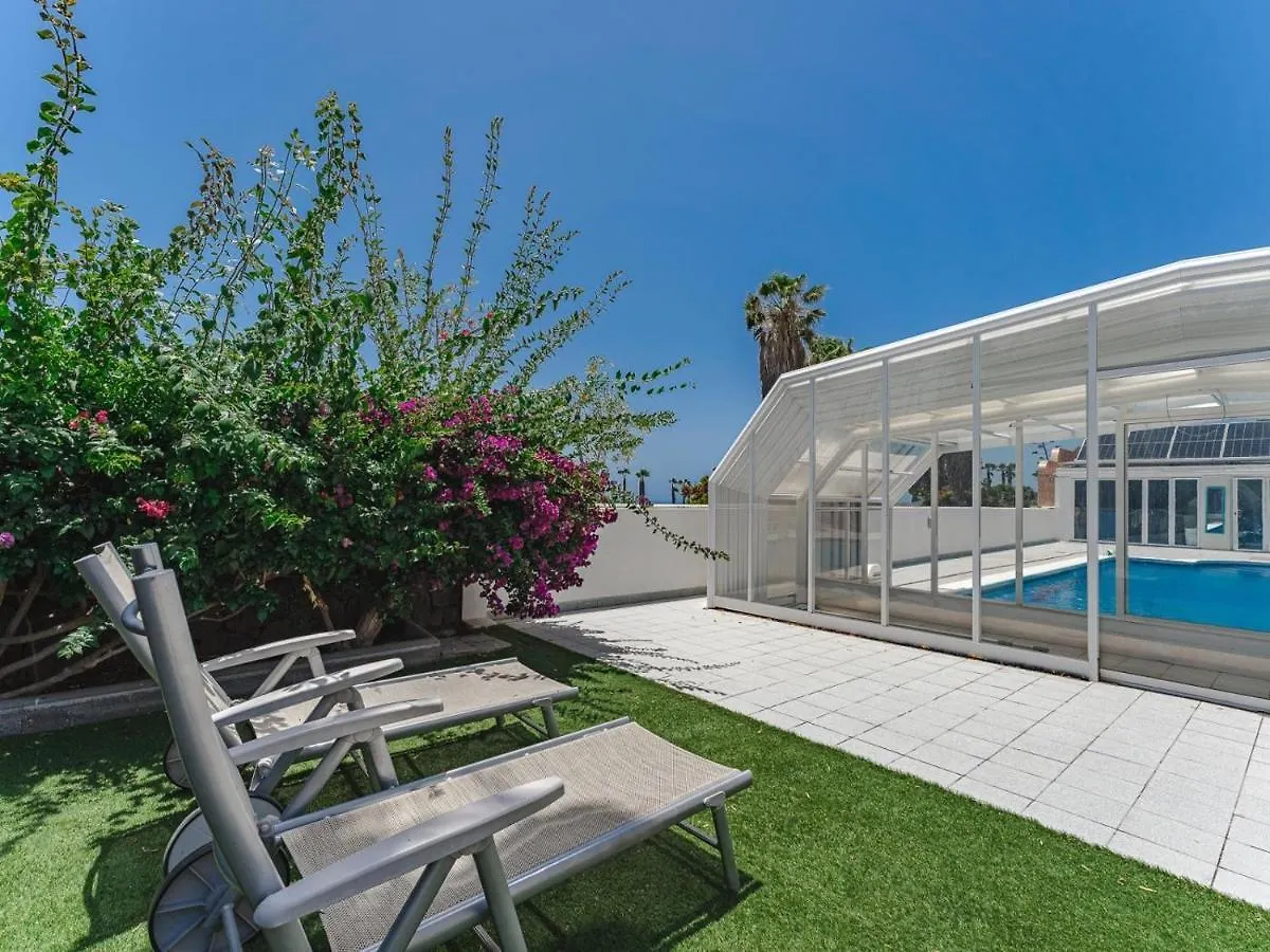 בית נופש אדחה Gorgeous Golf Villa