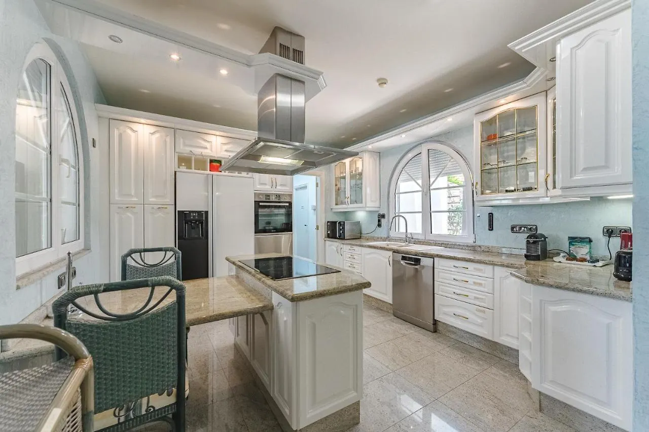 בית נופש אדחה Gorgeous Golf Villa