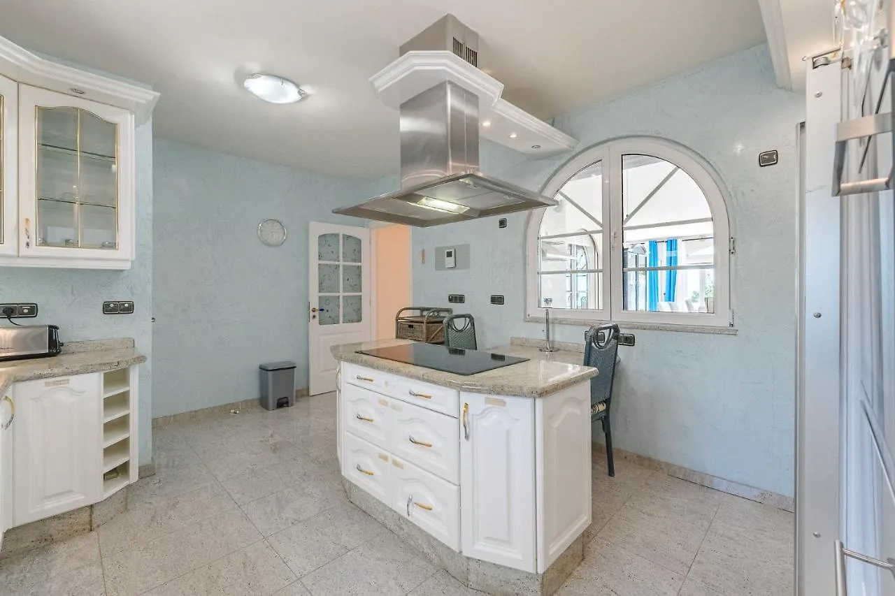אדחה Gorgeous Golf Villa 0*,