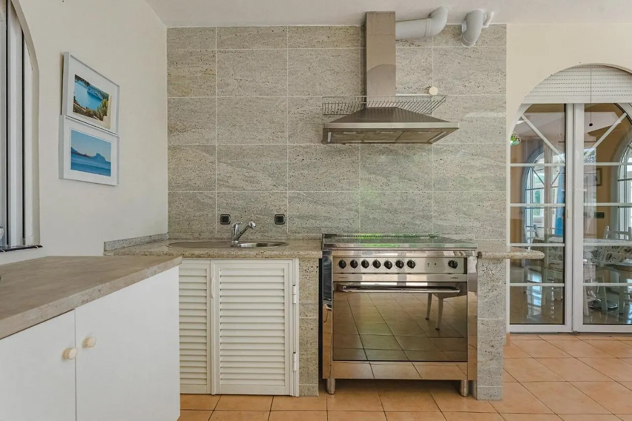 בית נופש אדחה Gorgeous Golf Villa