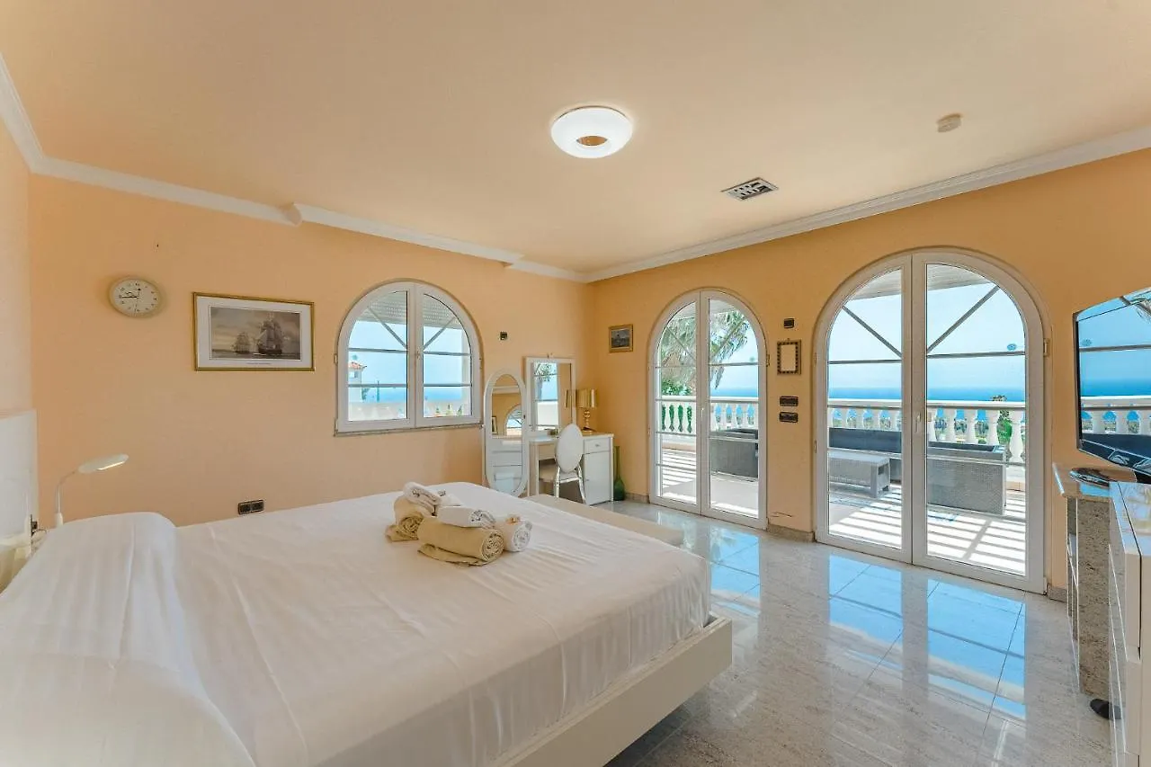 אדחה Gorgeous Golf Villa ספרד